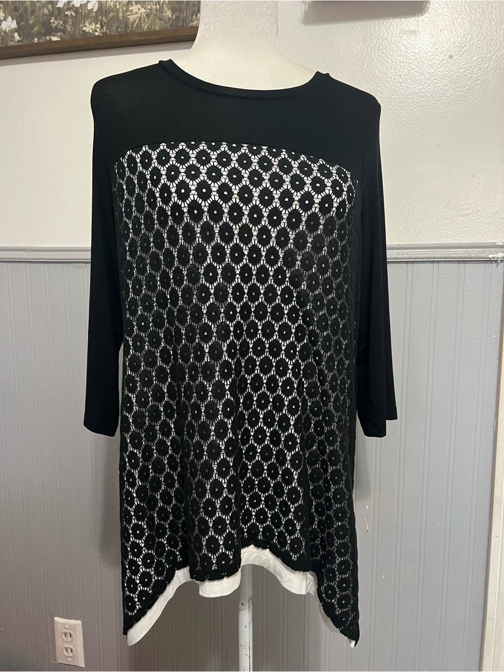 Chico’s Lace Tunic Blouse / Floral Pattern / Black / Size: Small